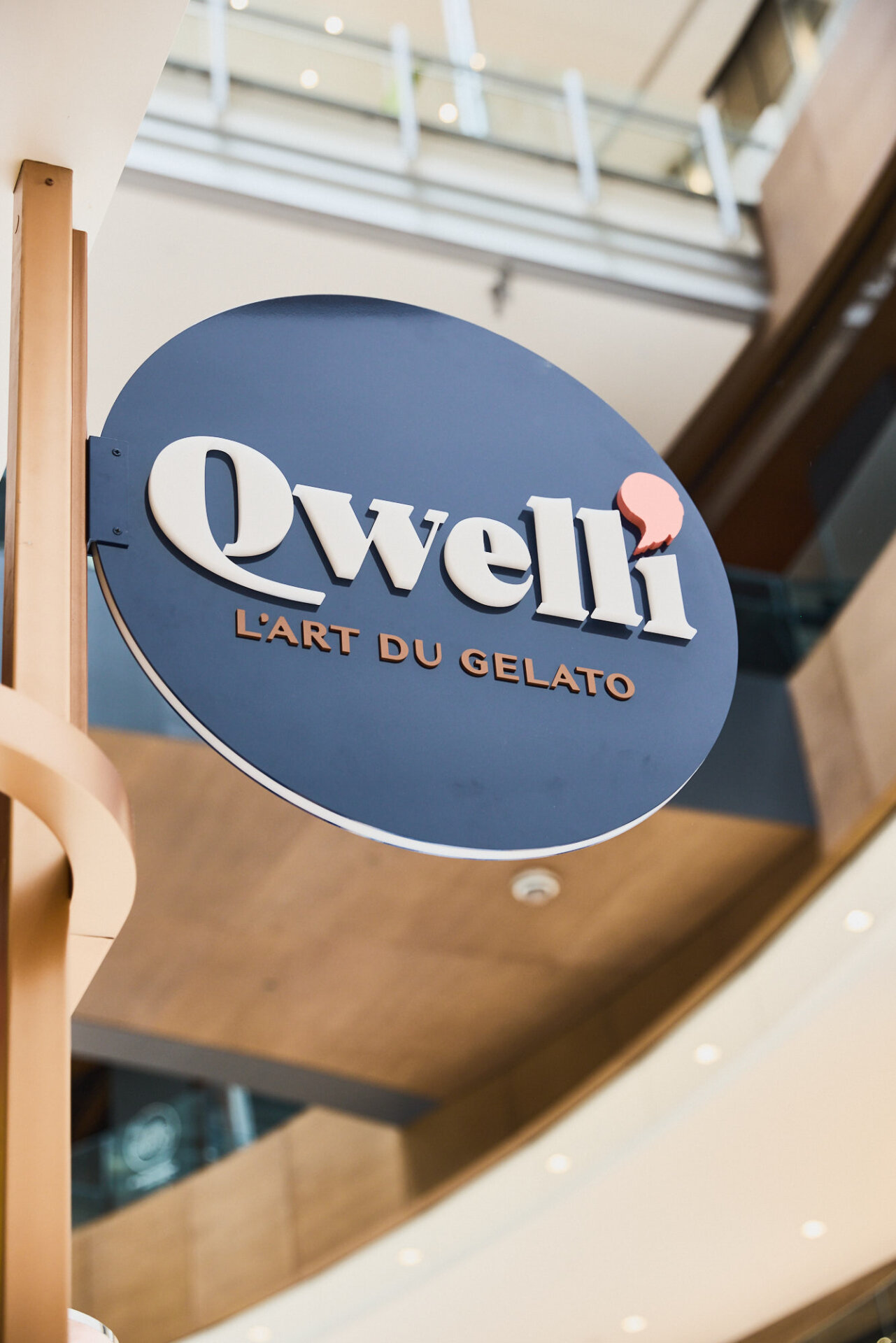 qwelli, l’art du gelato reçoit le grand prix du design pour le centre eaton de montreal.
